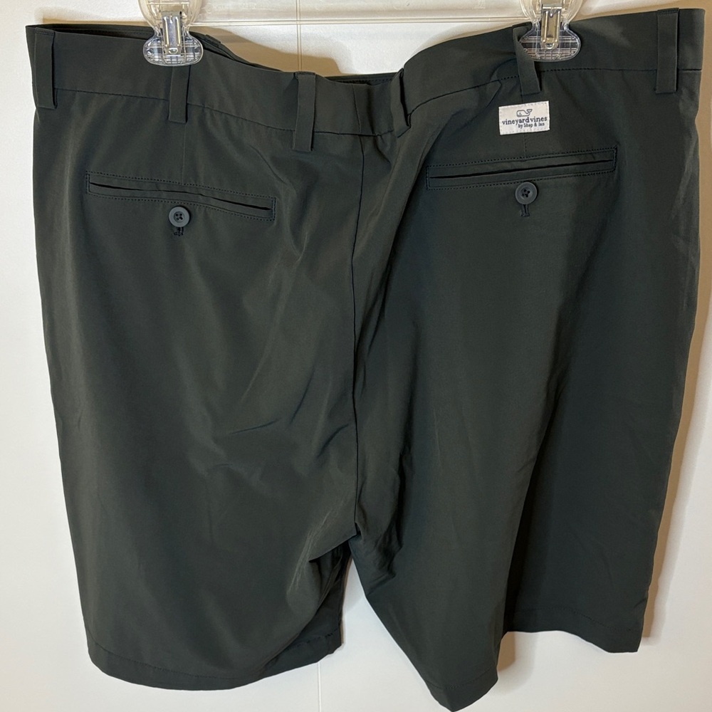 Vineyard Vines Men's Dark Gray Flat Front Breaker Shorts - Picture 3 of 5